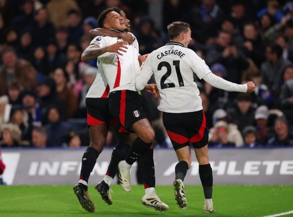 詹姆斯26+10助攻里程碑东契奇36+9 湖人主场逆转灰熊