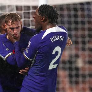 切尔西球员在争论库库红牌时，古斯托已经开始“破坏”点球点